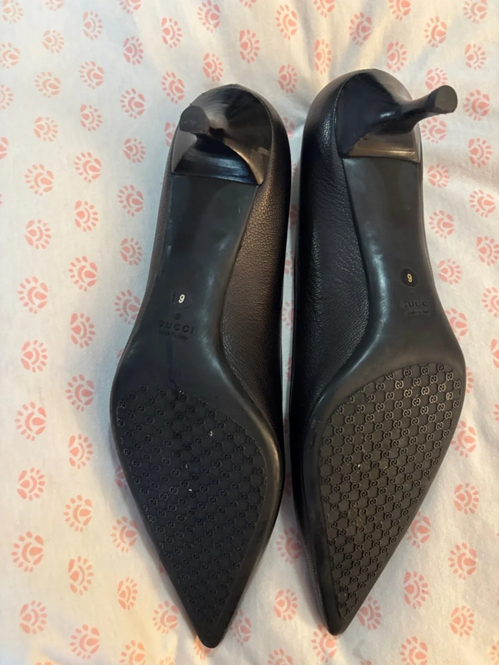 Gucci Dark Brown/Black Pointed Leather Pumps with Burgundy Insole - Picture 2 of 8